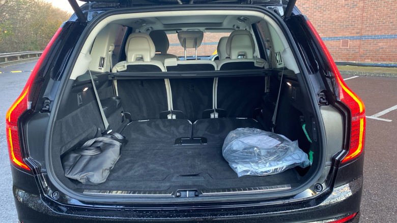 Volvo XC90 2.0 T8 PHEV Ultra Dark 5dr AWD Geartronic Estate